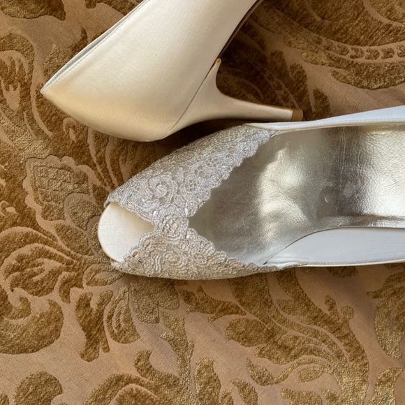 Stuart Weitzman Lace and Satin Peep-toe Pump - Picture 10 of 10